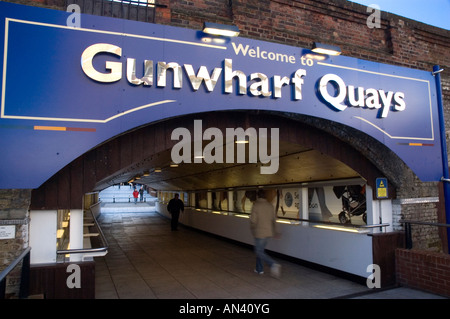 Entrée de Gunwharf Quays Portsmouth Hampshire Angleterre UK Banque D'Images