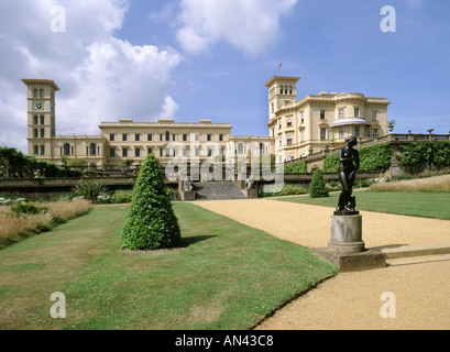 Bâtiment historique victorien Osborne House et jardin ancienne résidence royale de la reine Victoria & Prince Albert dans l'est Cowes Isle of Wight Angleterre Royaume-Uni Banque D'Images