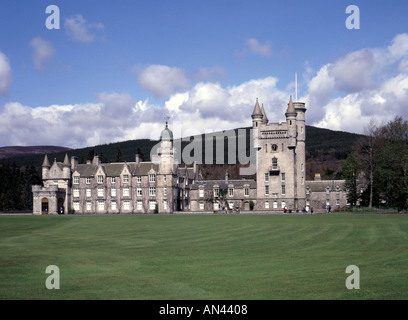 Château Balmoral Maison de baaronnial et maison de succession royale écossaise victorienne appartenant à la reine Elizabeth II Crithie Royal Deeside Aberdeenshire Ecosse Royaume-Uni Banque D'Images