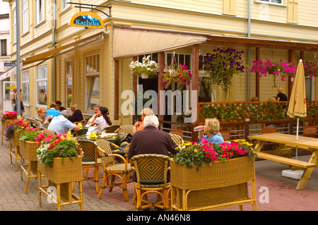 Terrasse sur la rue Jomas iela en majori dans Jürmala UE Lettonie Banque D'Images