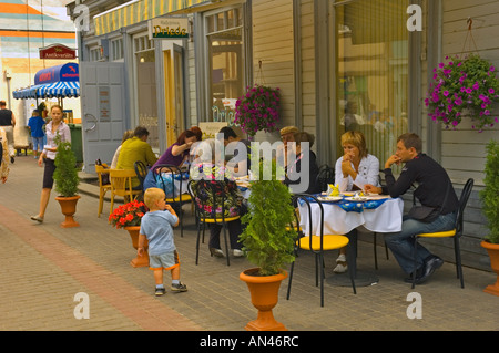 Café de la rue sur la rue Jomas iela en majori dans Jürmala UE Lettonie Banque D'Images