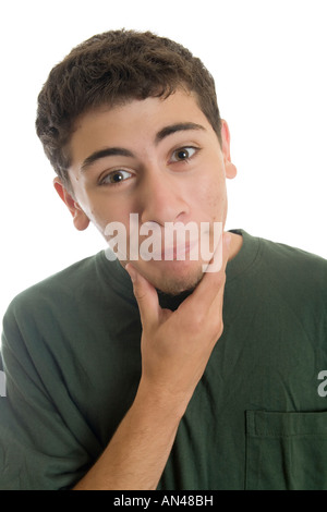 Jeune homme fait silly face with hand on chin Banque D'Images