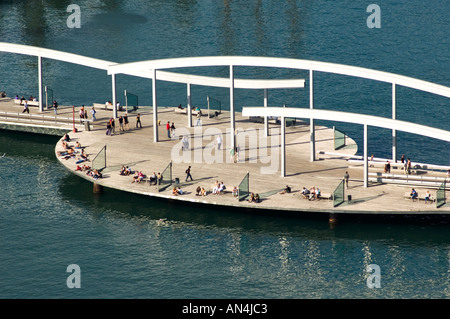 Rambla de Mar en passerelle Port Vell de Barcelone Espagne Banque D'Images