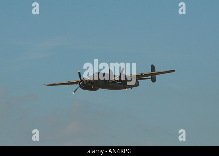 Un B25 Mitchell volant à l'hôtel Shoreham Airshow 2007 Banque D'Images