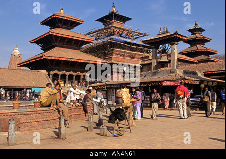 Animation de la rue en face du temple, Patan, Népal Banque D'Images