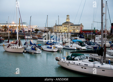 Yachts et bateaux dans le port de Ramsgate Kent UK Europe Banque D'Images