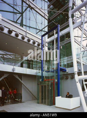 K2, Tower Bridge House, Londres, 2006. Hall d'entrée. Architecte : Richard Rogers Partnership Banque D'Images