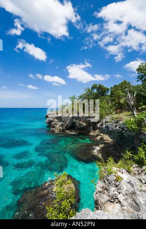 Falaises typiques à West End, Negril, Jamaïque, Caraïbes, Antilles Banque D'Images