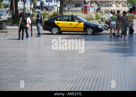 Taxi en attente de custom sur Ramblas Barcelone Espagne Banque D'Images