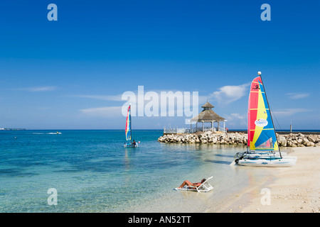 En dehors de la plage de Sunset Jamaica Grande', l'hôtel Bay Ocho Rios, Ocho Rios, Jamaïque, Caraïbes, Antilles Banque D'Images