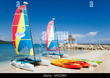 En dehors de la plage de Sunset Jamaica Grande', l'hôtel Bay Ocho Rios, Ocho Rios, Jamaïque, Caraïbes, Antilles Banque D'Images