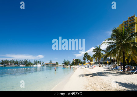 Plage Près de Sunset Jamaica Grande', l'hôtel Bay Ocho Rios, Ocho Rios, Jamaïque, Caraïbes, Antilles Banque D'Images