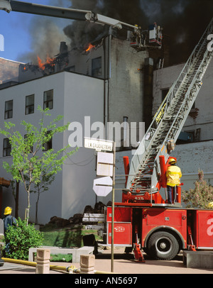 Pompiers lutte contre l'incendie dans le quartier chinois Montréal Banque D'Images