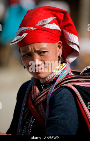 Femme Dzao rouge au nord du Vietnam Banque D'Images