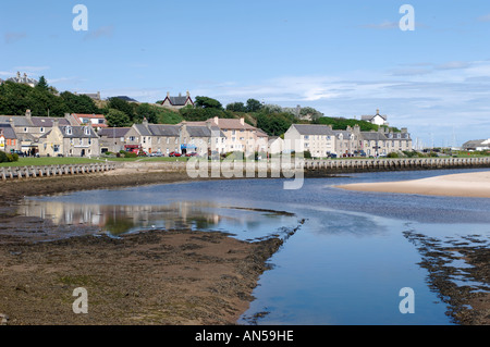 Front de Lossiemouth ville à partir de la River Lossie, Morayshire. XPL 3226-321 Banque D'Images