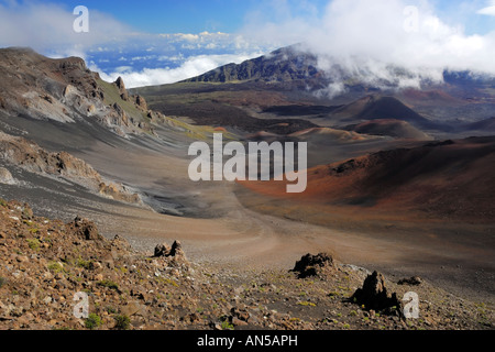 Matin vue depuis le Puu Ula Ula (Red Hill donnent sur) dans le Parc National de Haleakala sur Maui Hawaii USA Banque D'Images