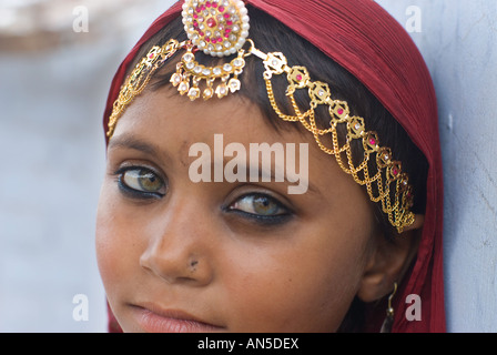 Inde Rajasthan le portrait d'un village tzigane fille PUS0001 Banque D'Images