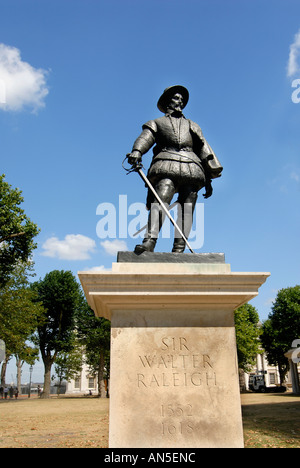 Statue de Sir Walter Raleigh au National Maritime Museum de Londres Greenwich Banque D'Images