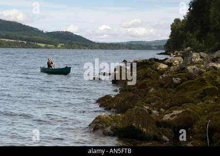 Diane Alger paddling a Mad River Canoe Explorer 16 sur Ullswater Lake District Cumbria England Banque D'Images