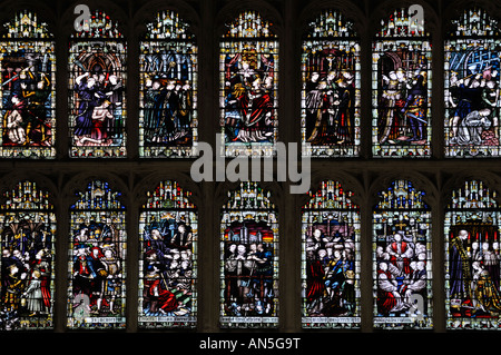 Vitraux de la salle du chapitre de la Cathédrale de Canterbury Canterbury Kent England Royaume-Uni Banque D'Images