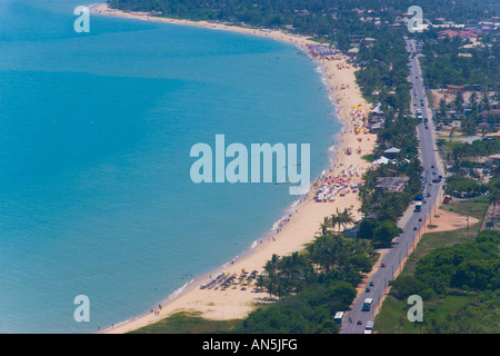 Photo aérienne d'une plage de Porto Seguro, dans l'état de Bahia, au Brésil. Banque D'Images