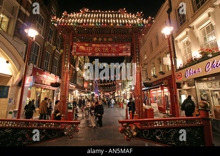 La rue Gerrard Street, à Chinatown Soho Londres Angleterre Banque D'Images