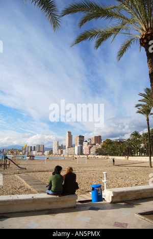 Playa de Poniente en hiver, Benidorm, Costa Blanca, province d'Alicante, Espagne Banque D'Images