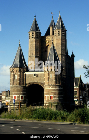 Amsterdamse Poort Haarlem (ca. 1400), le seul survivant de Haarlem town gate. Ville historique Pays-bas Hollande Banque D'Images