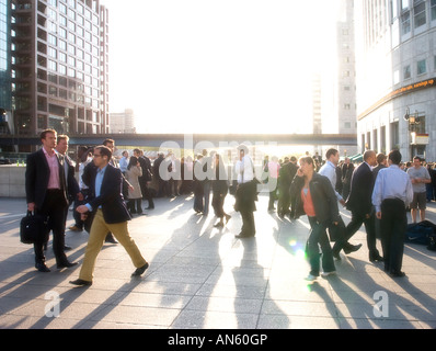 Après le travail des employés de bureau Canary Wharf Londres Banque D'Images