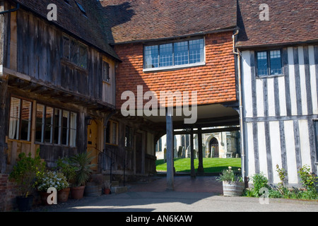 Penshurst, Kent, Angleterre. Maisons à colombage donnant sur Leicester Square. Banque D'Images
