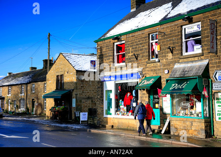 La rue principale d'espoir espoir village valley Parc national de Peak District Derbyshire, Angleterre Royaume-Uni Grande-Bretagne Banque D'Images