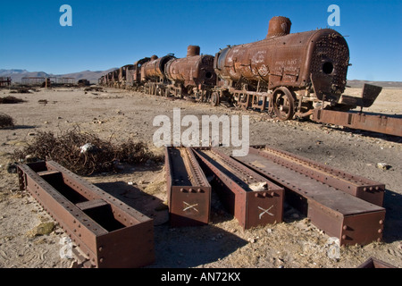 Des trains abandonnés à la périphérie d'Uyuni, Bolivie SW Banque D'Images