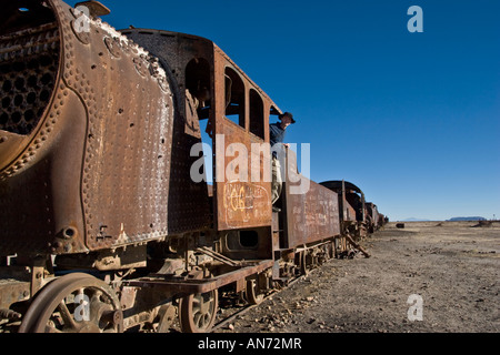Des trains abandonnés à la périphérie d'Uyuni, Bolivie SW Banque D'Images