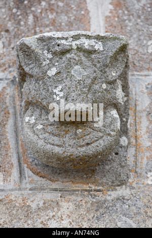 Un modillon de l' église romane "Godivelle (Puy de Dôme - France). Modillon de l'église romane de la Godivelle (France). Banque D'Images
