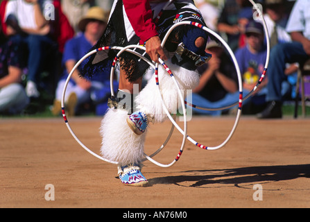 De nombreuses tribus concourir au CHAMPIONNAT DU MONDE CONCOURS DE DANSE DU CERCEAU HEARD MUSEUM PHONEIX ARIZONA Banque D'Images