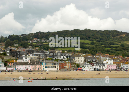 La ville balnéaire historique de Lyme Regis sur la côte sud-ouest de Dorset, vu de la Cobb. Banque D'Images