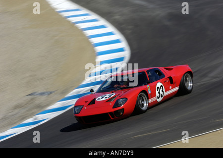 Tom Armstrong conduit sa 1966 Ford GT-40 au 2006 Rolex Monterey Historic courses automobile Banque D'Images
