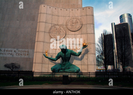 "L'esprit de Detroit' a été construit en 1958, et se tient au pied de l'immeuble municipal Jeunes Coleman. Banque D'Images