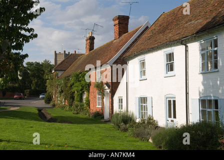 Maisons de village Orford Suffolk, East Anglia England 2006 2000s HOMER SYKES Banque D'Images