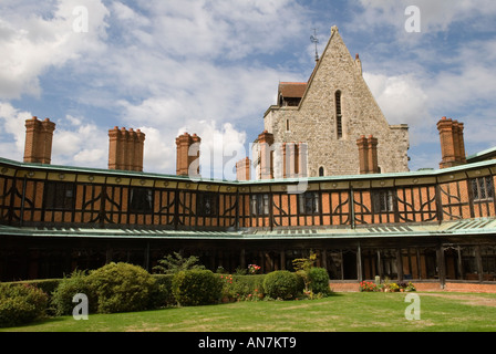 Les cloîtres du château de Windsor sont la grâce et favorisent les maisons des maisons dans le parc du château. Berkshire Angleterre 2010 HOMER SYKES Banque D'Images