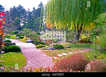 La luxuriante et magnifiquement sculpté dans les jardins botaniques de Denver au Colorado, USA en septembre, alors que l'été a été de se tourner vers l'automne. Banque D'Images