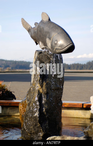 Sculpture du saumon sur la jetée de Port Alberni Vancouver BC Canada Banque D'Images