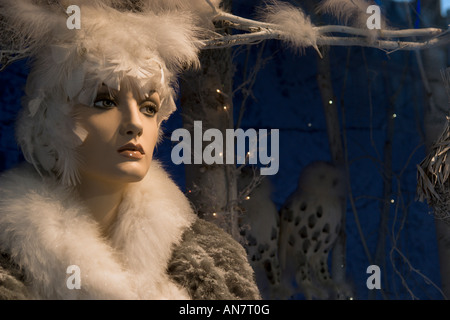 Mannequin au grand magasin Le Printemps Noël 2007 Paris France Banque D'Images