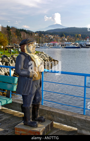 Sculpture en bois sculpté et de l'ancien marin à la jetée de Port Alberni Vancouver BC Canada Banque D'Images