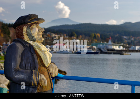 Sculpture en bois sculpté et de l'ancien marin à la jetée de Port Alberni Banque D'Images