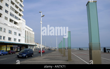 L'A259 qui traverse Hastings sur la côte sud de l'Angleterre. Texte et photographie de 2005. Banque D'Images