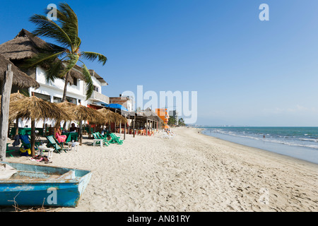 Plage en centre ville, à Bucerías, près de Nuevo Vallarta, Riviera Nyarit, Puerto Vallarta, côte du Pacifique, Mexique Banque D'Images