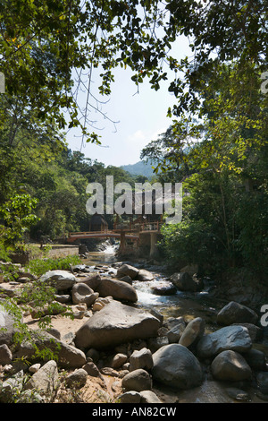 Chinos Restaurant sur Mismaloya River, Mismaloya, Puerto Vallarta, Jalisco, Mexique, côte du Pacifique Banque D'Images