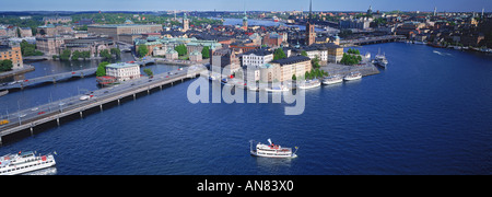 Vue panoramique du haut de la Mairie de l'île de Riddarholmen avec partent sur les eaux Riddarfjarden à Stockholm Banque D'Images