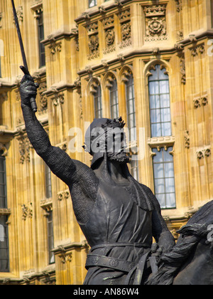 Statue de Richard Coeur de Lion (1860) par Marochetti Chambres du Parlement Londres Banque D'Images